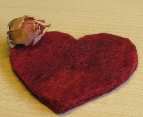 Rose an Herz